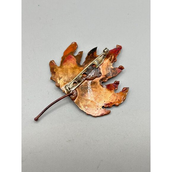 Vintage Brutalist Brass Pin Brooch Maple Leaf Shaped Handcrafted 70s Jewelry - Picture 4 of 6